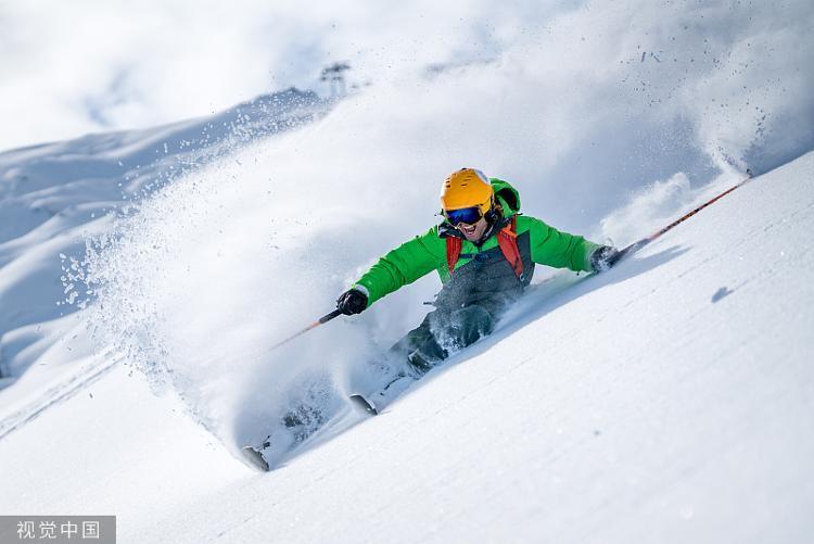 多地滑雪场订单创新高 这个冬天冰雪运动热得有点快