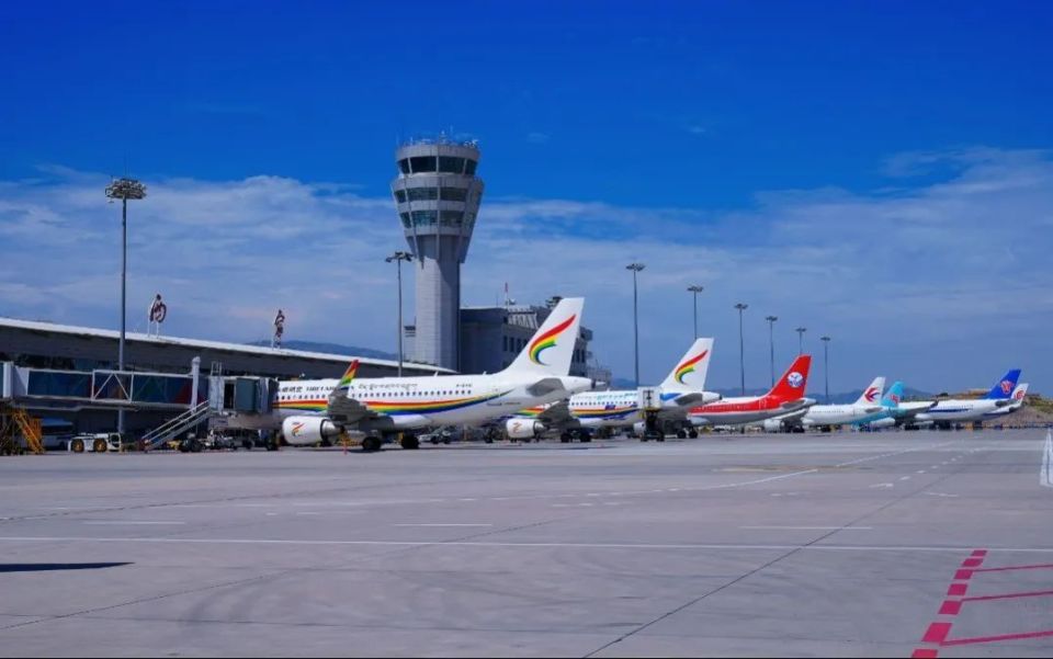 7公里,行程约40分钟,过路费约9元,京藏高速北线距离青海体育中心37.