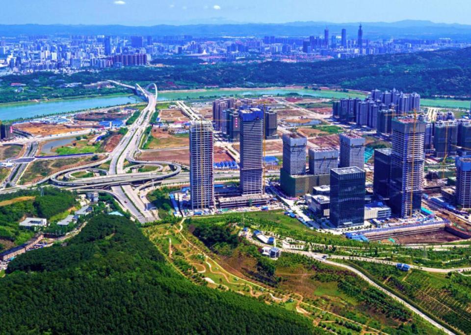 就有能力把负债率降下去了,甚至可能会变成收入高于支出的发达城市