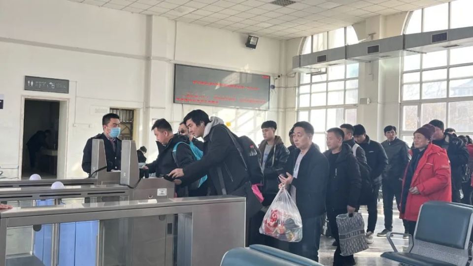 【新春走基层】新和县火车站:多措并举服务春运 保障旅客安全出行