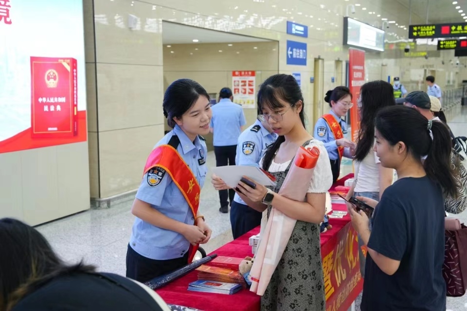 法入人心,"典"亮美好生活,横琴边检开展"民法典宣传月