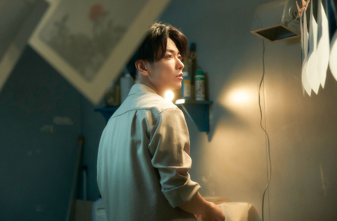 这部《四月女友》是山田智和首次执导电影,影片围绕精神科医生藤代俊