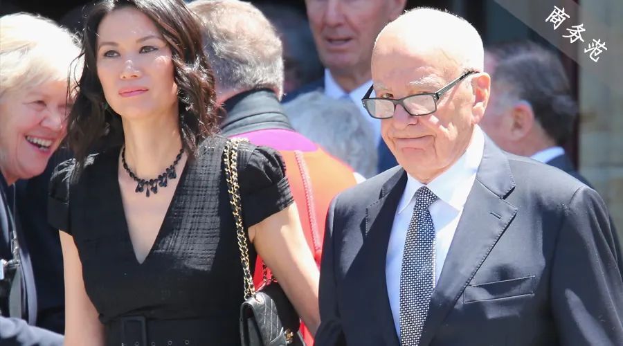 邓文迪带女儿出席前夫婚礼！离婚越活越年轻，“向上社交”全靠情商