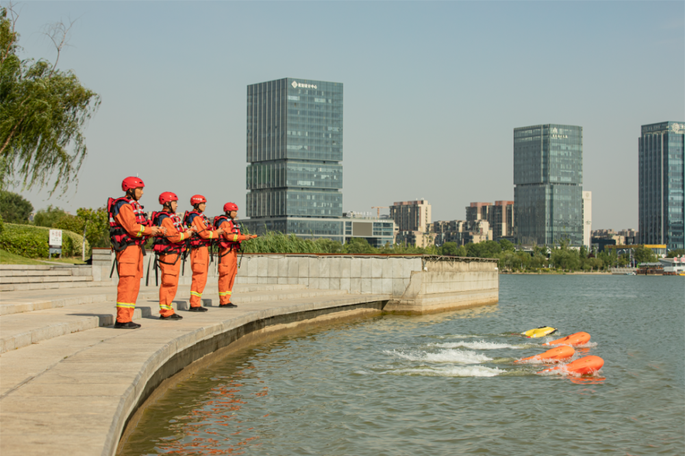 新装备新战法集中亮相!河南消防救援队伍开展防汛实战演练
