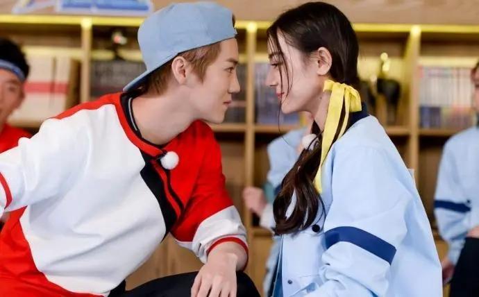 鹿晗关晓彤成都庆生关晓彤对男友有求必应陈赫送演唱会门票