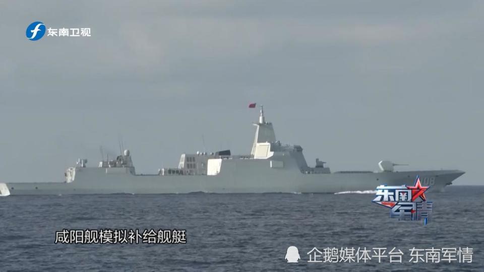 菲律宾民众目击中国海军055型驱逐舰大连舰从菲近岸驶过