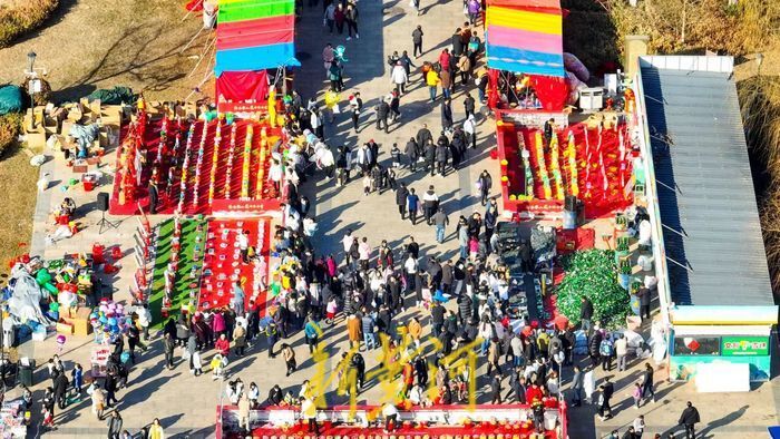 济南华山下办庙会美食非遗汇聚年味浓
