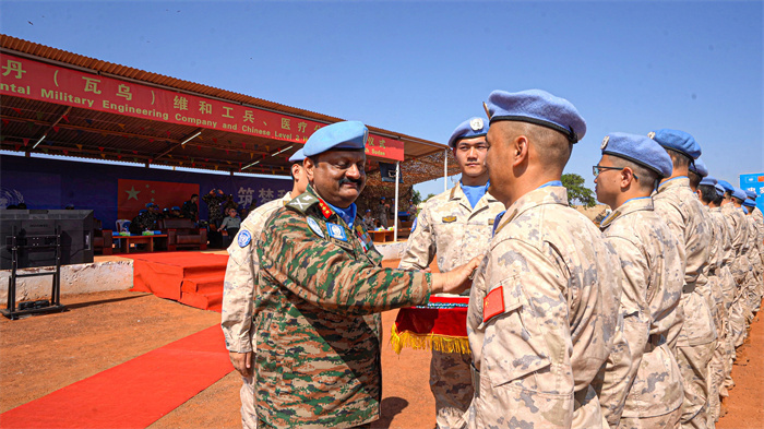 中国第14批赴南苏丹维和部队官兵被授予联合国“和平荣誉勋章”_腾讯新闻