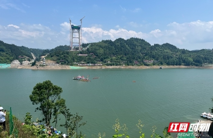 乘"龙"过江 洞庭溪沅水特大桥两岸"一线牵"