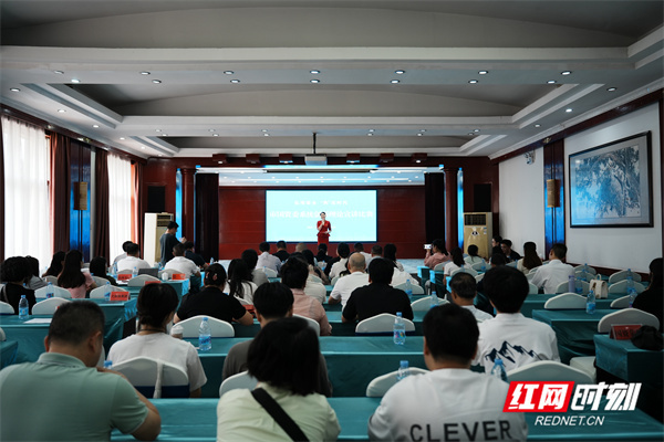 市国资经营公司在"弘理强企 典亮时代"创新理论宣讲比赛中荣获第三