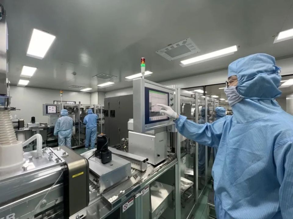 2月6日,农历腊月二十七,鲁南制药集团股份有限公司的生产车间里是一片