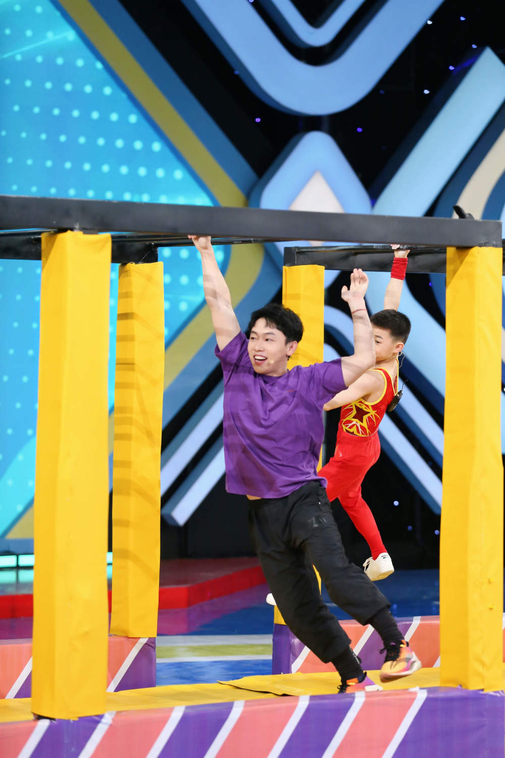 本周六晚七点,金鹰卡通宜品纯羊奶粉《运动不一样7》高能,刺激,前所