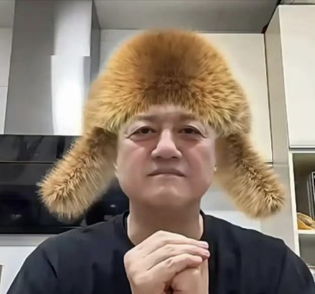 不知是不是"同是天涯沦落人",对李亚鹏的处境感同身受,李湘前夫李厚霖