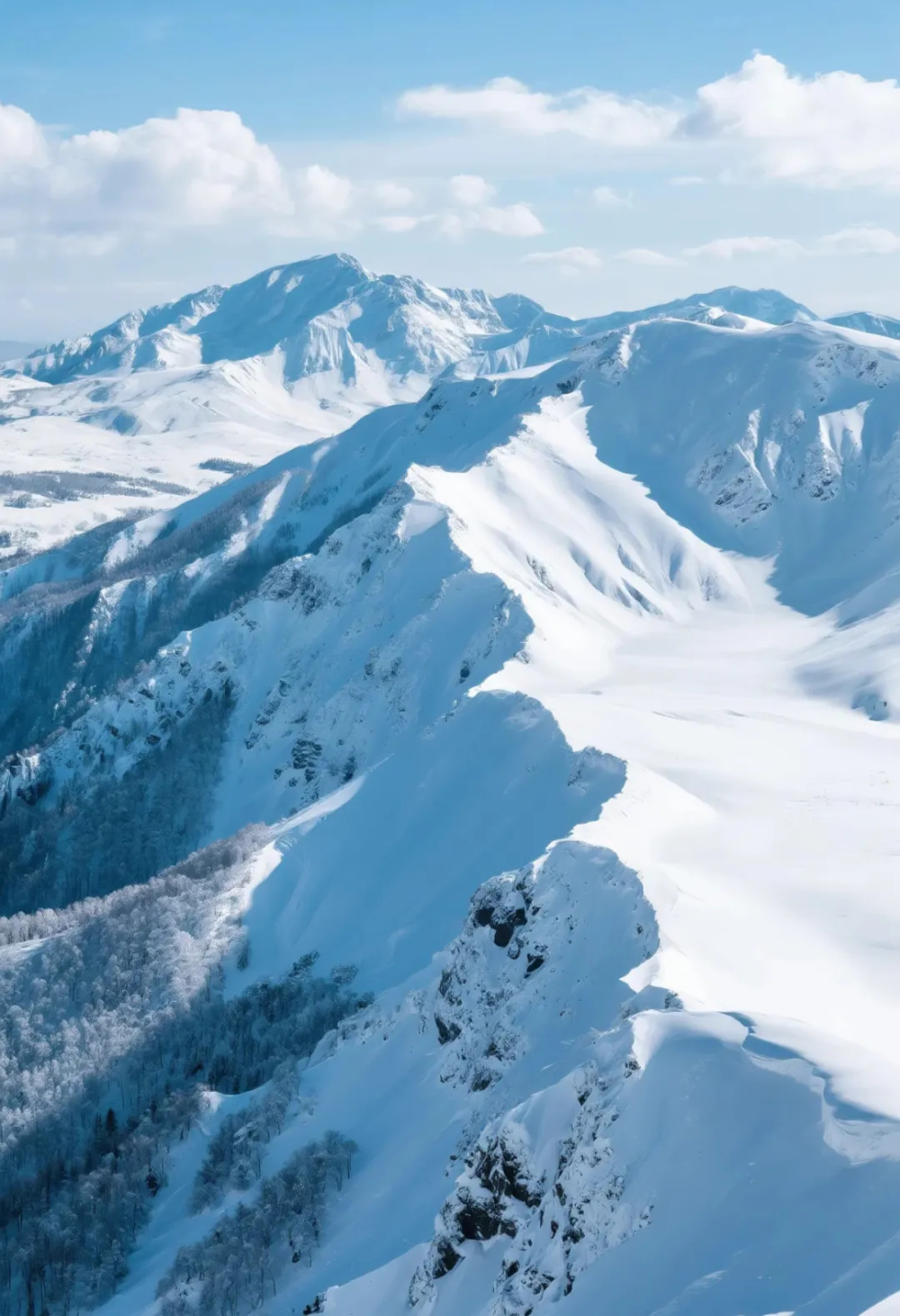 长白山冬日限定:冰封天池,雾凇魔界,一场与天地对话的旅程