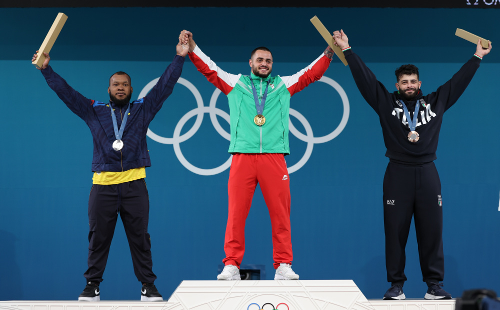 冠军保加利亚选手纳萨尔(中),亚军哥伦比亚选手洛佩兹(左),季军意大利