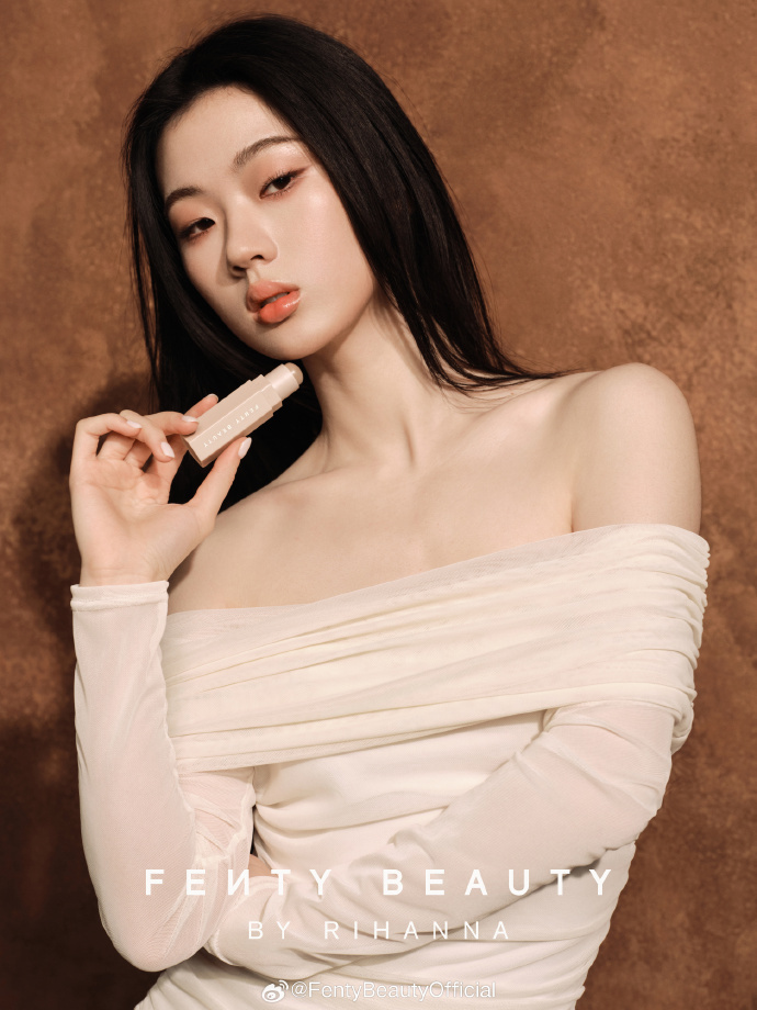 范丞丞,单依纯等国内明星成为大中华区代言人,并多次在头部主播李佳琦