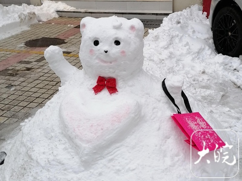 堆雪人的照片图片