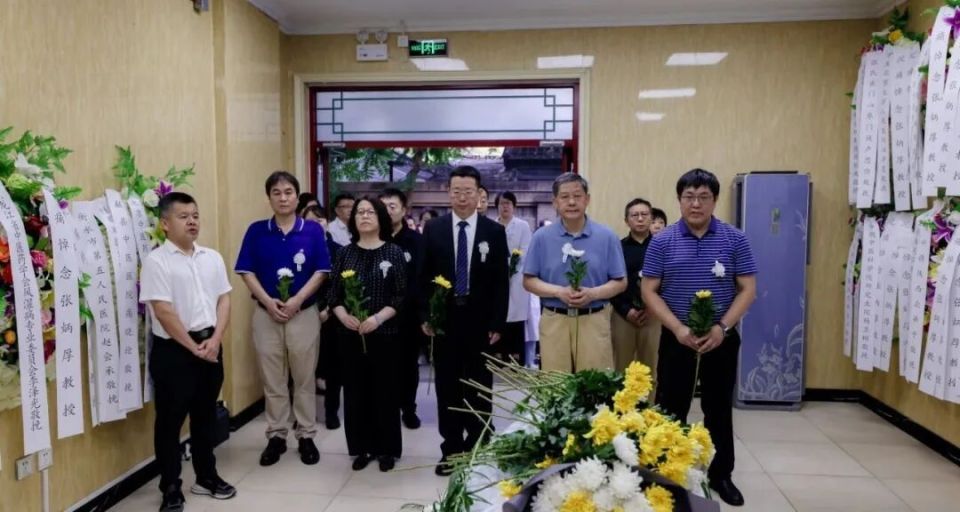 关于北京中医医院张炳厚医疗团队成员挂号号贩子联系方式各大科室全天的信息