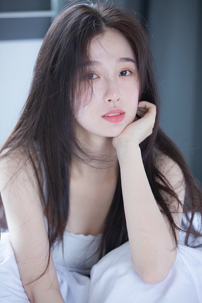 虞书欣司机高速变道,粉丝无脑追随,这不是她第一次错误示范_腾讯新闻