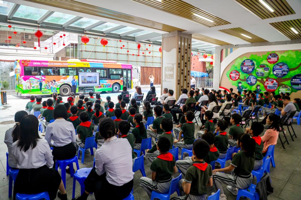 巴士学堂进校园，沉浸式“安全+文化”课堂开讲啦_腾讯新闻