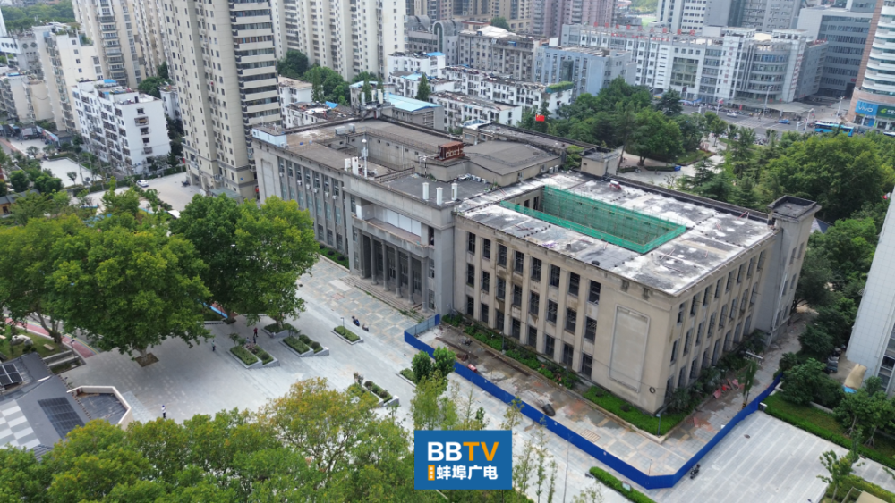 记者了解到,科学宫大楼西侧围起来,是在进行今年正式启动的蚌埠市科技