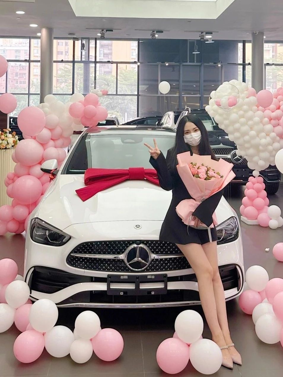 00后长腿小姐姐的"备胎",奔驰c成了人生第一辆车?【提车照22】