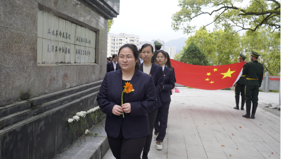 资溪县第一中学开展清明祭扫英烈活动_腾讯新闻