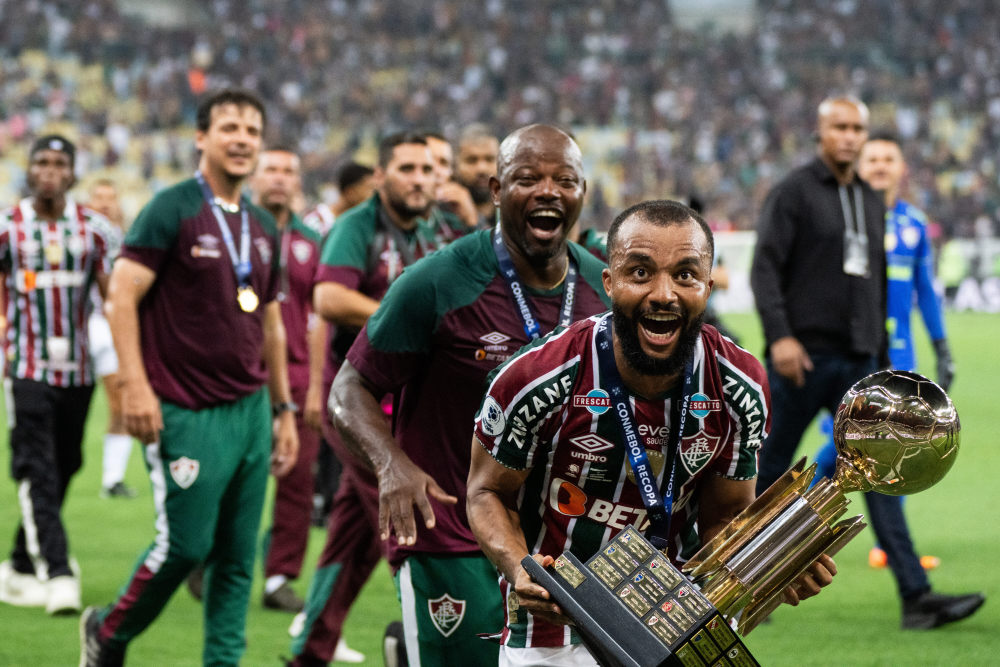 足球南美优胜者杯弗鲁米嫩塞队夺冠