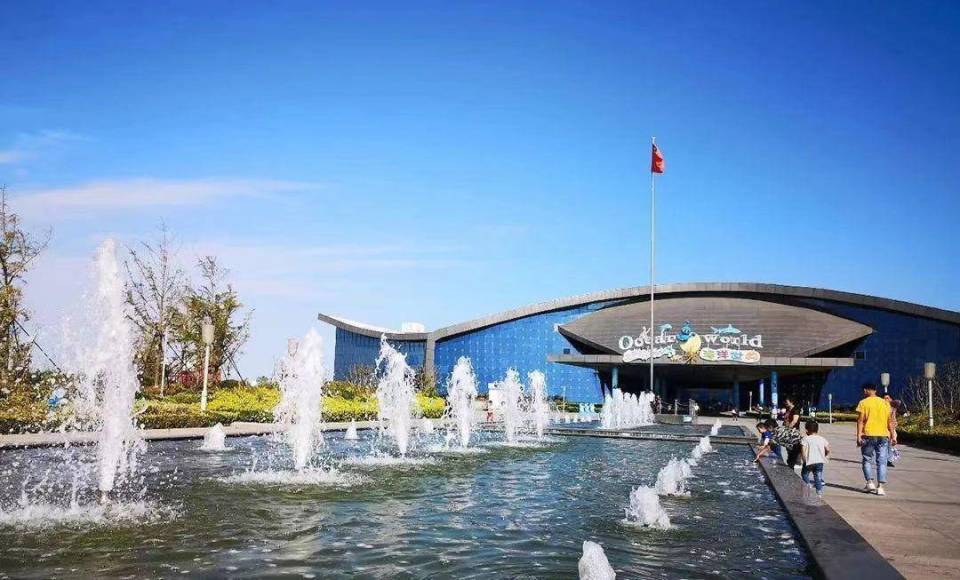 由海洋科技馆,海洋水族馆,热带植物馆,明月湖,海洋剧场,海洋儿童乐园