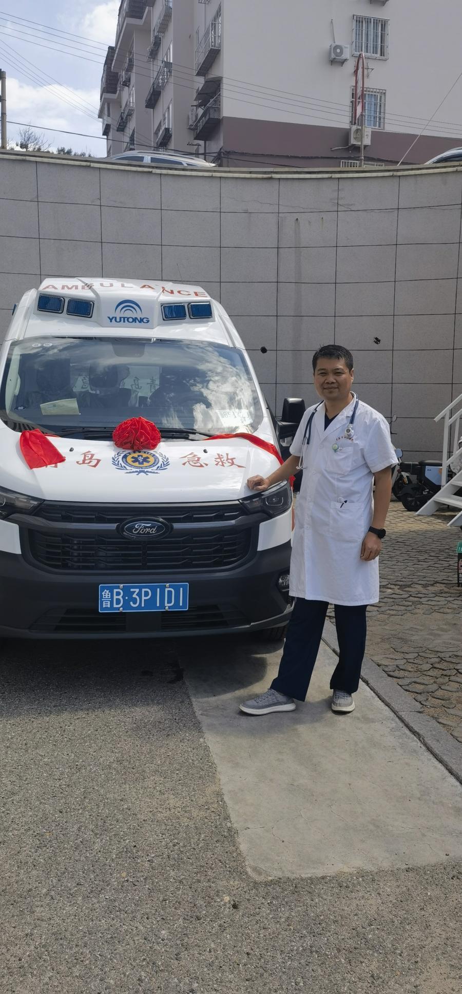 下班遇猝死老人,这位急诊科医生3分钟救回一命