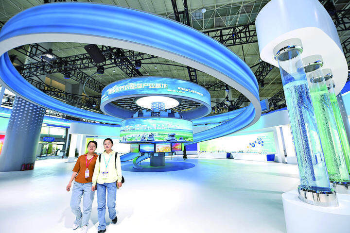 "四地"建设从起势迈向成势走进青海国际会展中心a馆绿色发展馆,展馆里