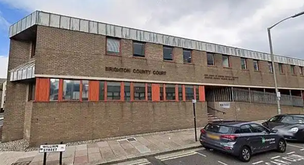 英国首例跨性别医疗费分摊案引关注：女子离婚被判出前夫变性费77万元，二人因打官司已花费近千万元