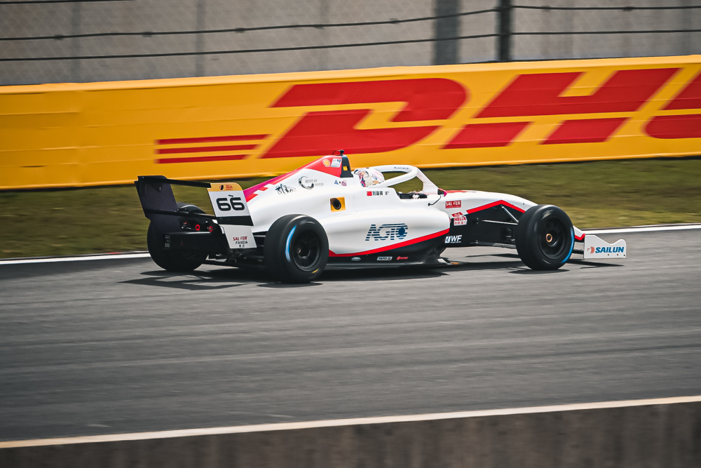 轰轰烈烈的壳牌喜力国际汽联f4方程式中国锦标赛揭幕战在上海国际赛车