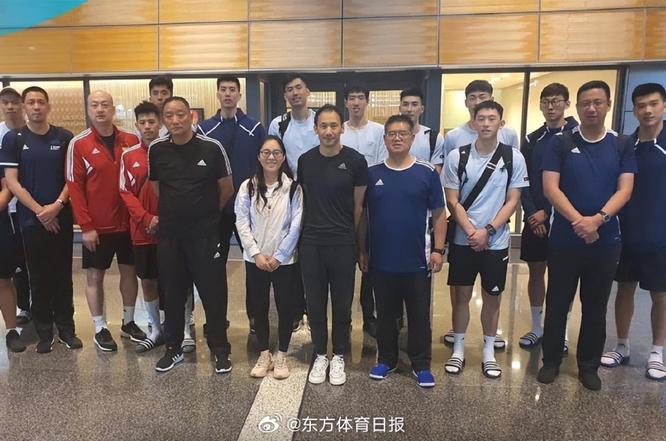 曲宗帅二传:于垚辰(队长),郭成接应:戴卿尧,温子华副攻:李咏臻,饶书涵