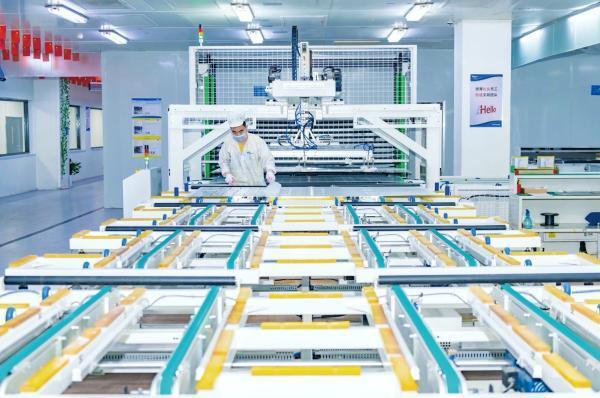 天合光能公司的生产车间.