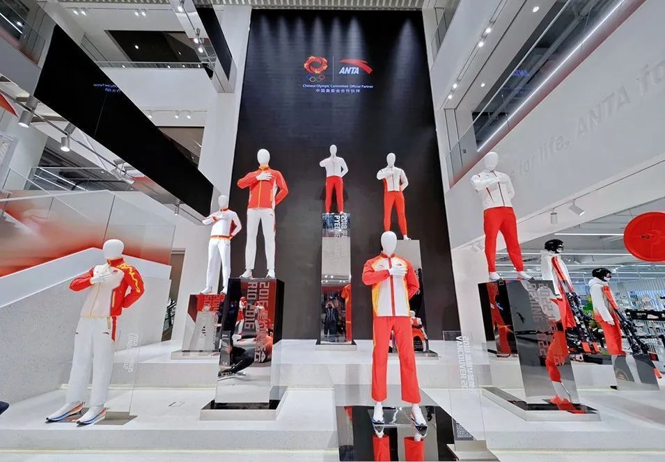 安踏开出最高级别门店anta arena,全国首家【王柠茶铺】落地北京,零食