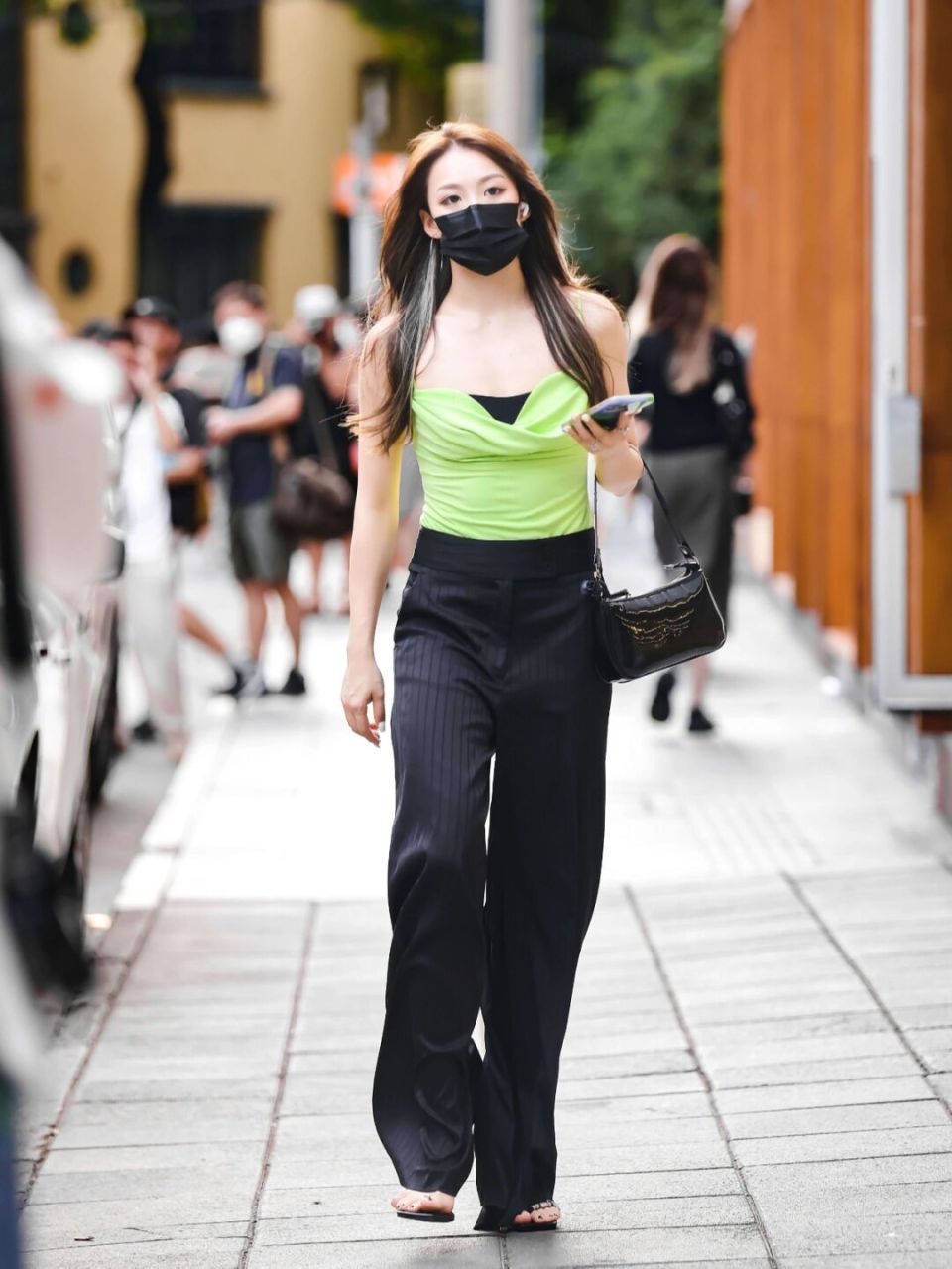 今年流行这3种穿搭方式，时髦又精致，看上海女生的街拍就懂了！-腾讯新闻