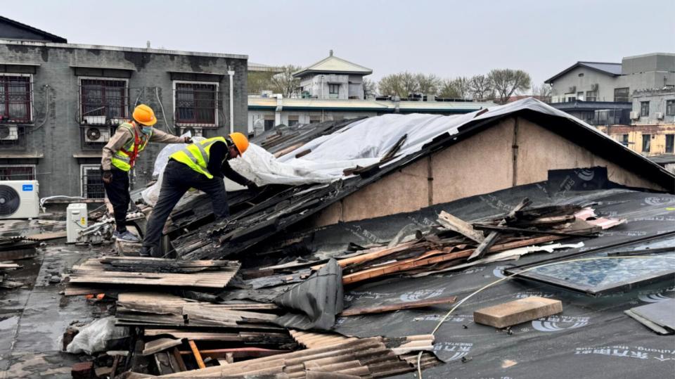 北京发生火灾的网红面馆方砖厂69号二层违建被拆屋顶保温板大部分已烧