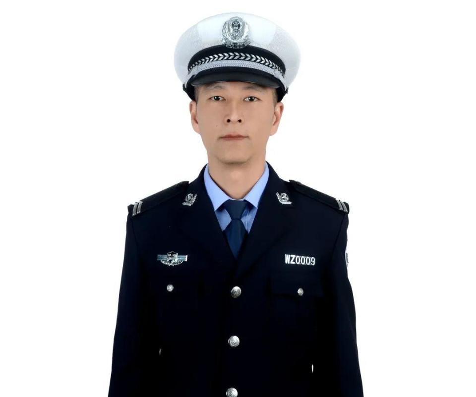 安康"十佳交通辅警":成立杰,温发勇!