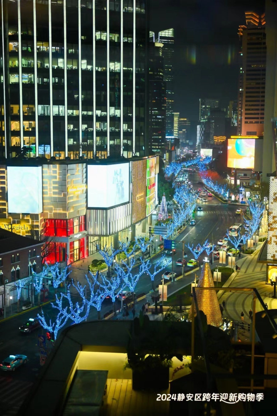 南京西路商圈夜景"变"了,焕新后的夜景灯光今晚点亮