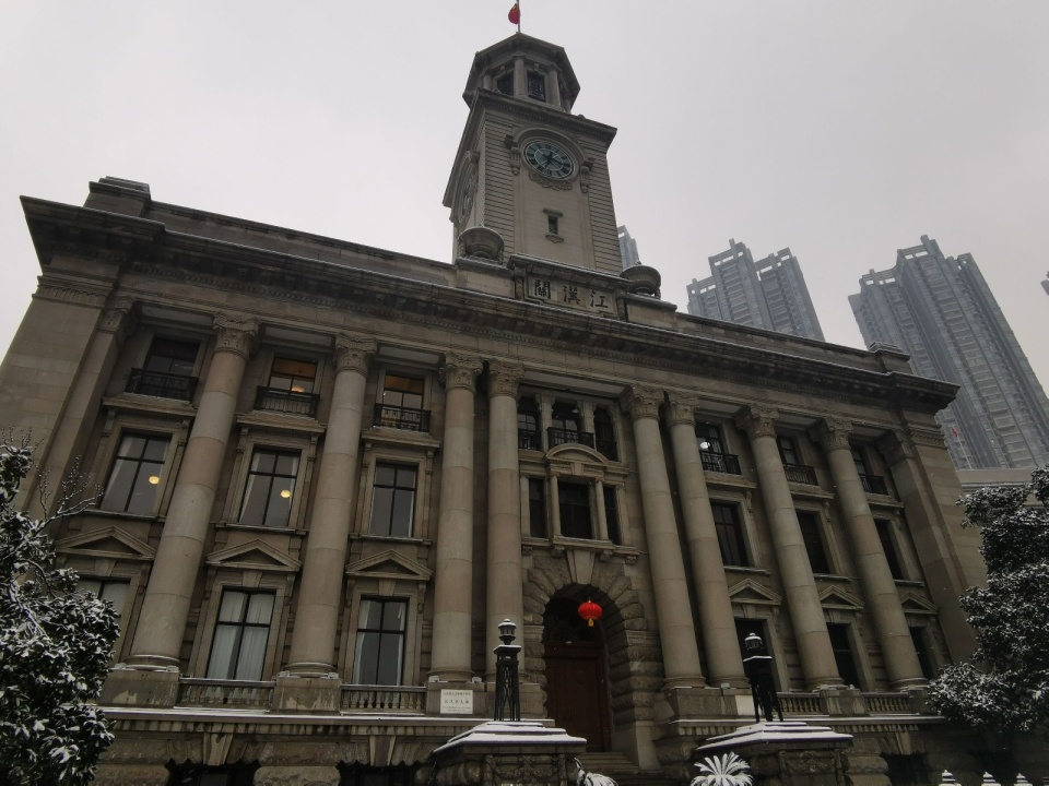 实探武汉江汉关大楼:江汉路和博物馆人流明显变少,武汉关码头停运