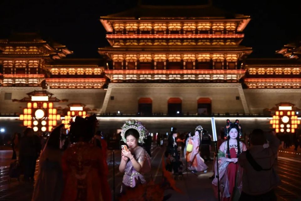 "湖南师范大学旅游学院副院长,教授郑群明认为,河南地方优秀文化挖掘