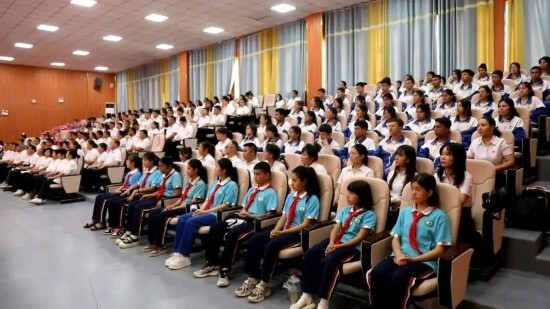 仪式由上海援疆前方指挥部副总指挥,喀什地区行署副专员王陈与莎车