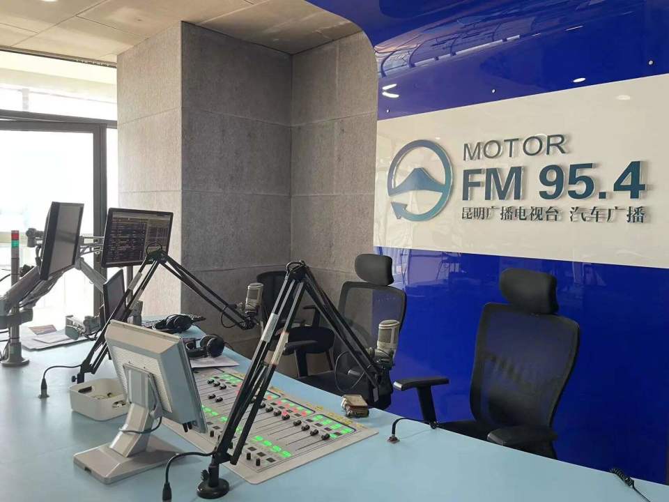 中央财经广播电台fm92(中央财经广播电台主持人照片大全)