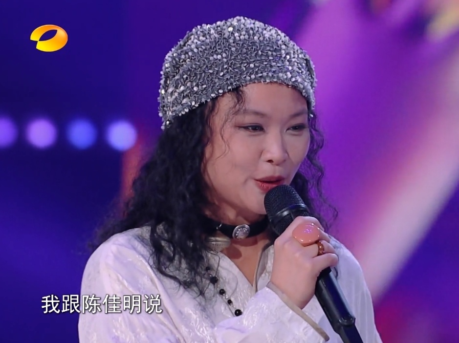 许美静与李宇春倾情合唱,仍不忘提及陈佳明,这个男人曾害得她患上精神