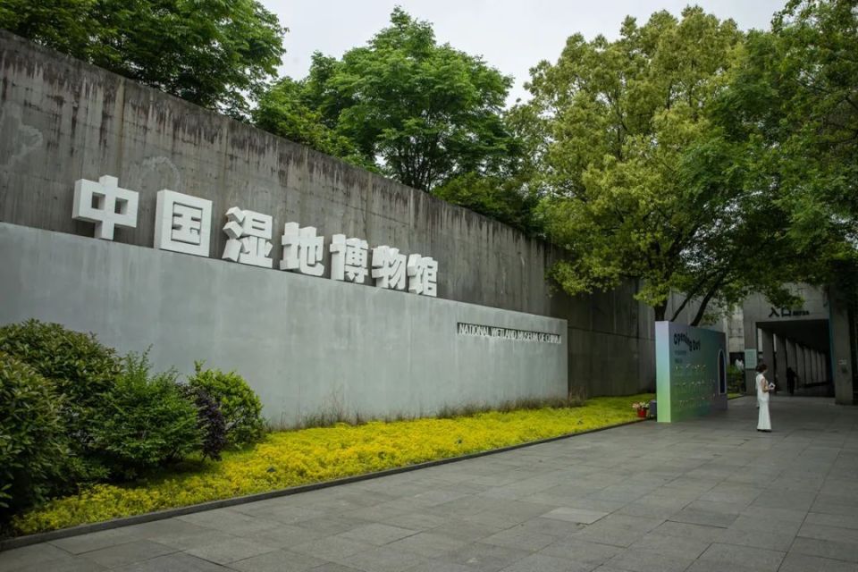 图片/中国湿地博物馆从"西溪天堂"入口处径直向前走,绕过广场,你会