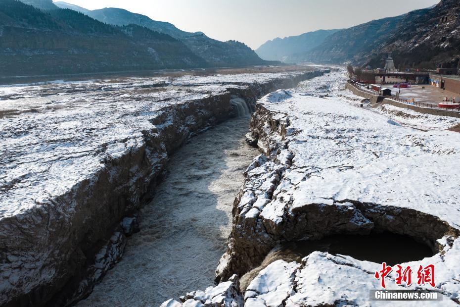 黄河壶口瀑布现壶底生烟景观