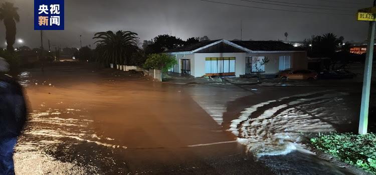 南非东开普省发生洪水 已造成2人死亡