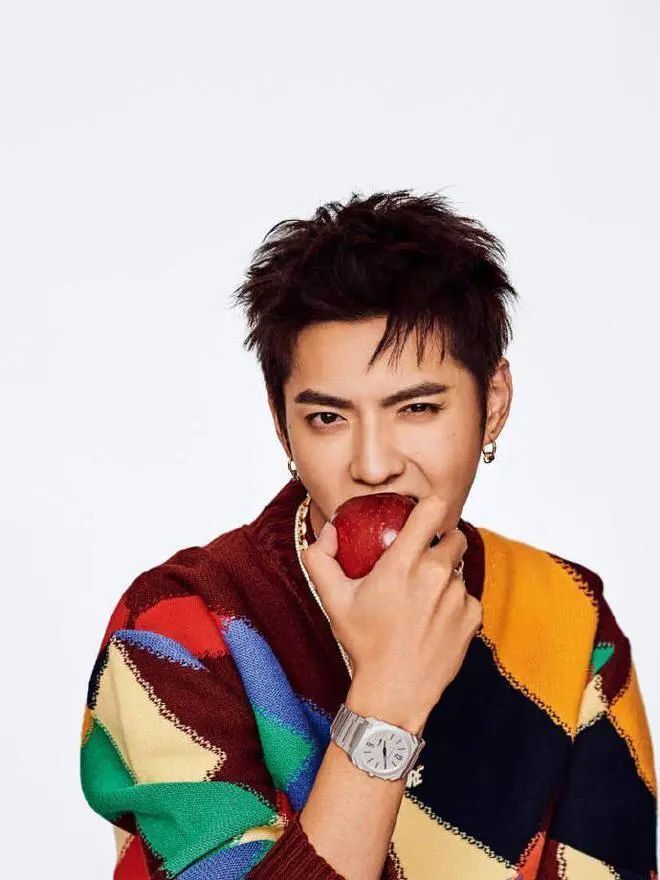 著名导演管虎曾经爆料:吴妈妈在不在身边,吴亦凡的表现,判若两人.