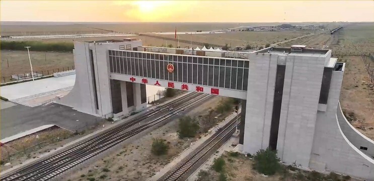 【小石榴籽走边关】"国门"卫士:三个月磨烂一双鞋 温差70℃守边防